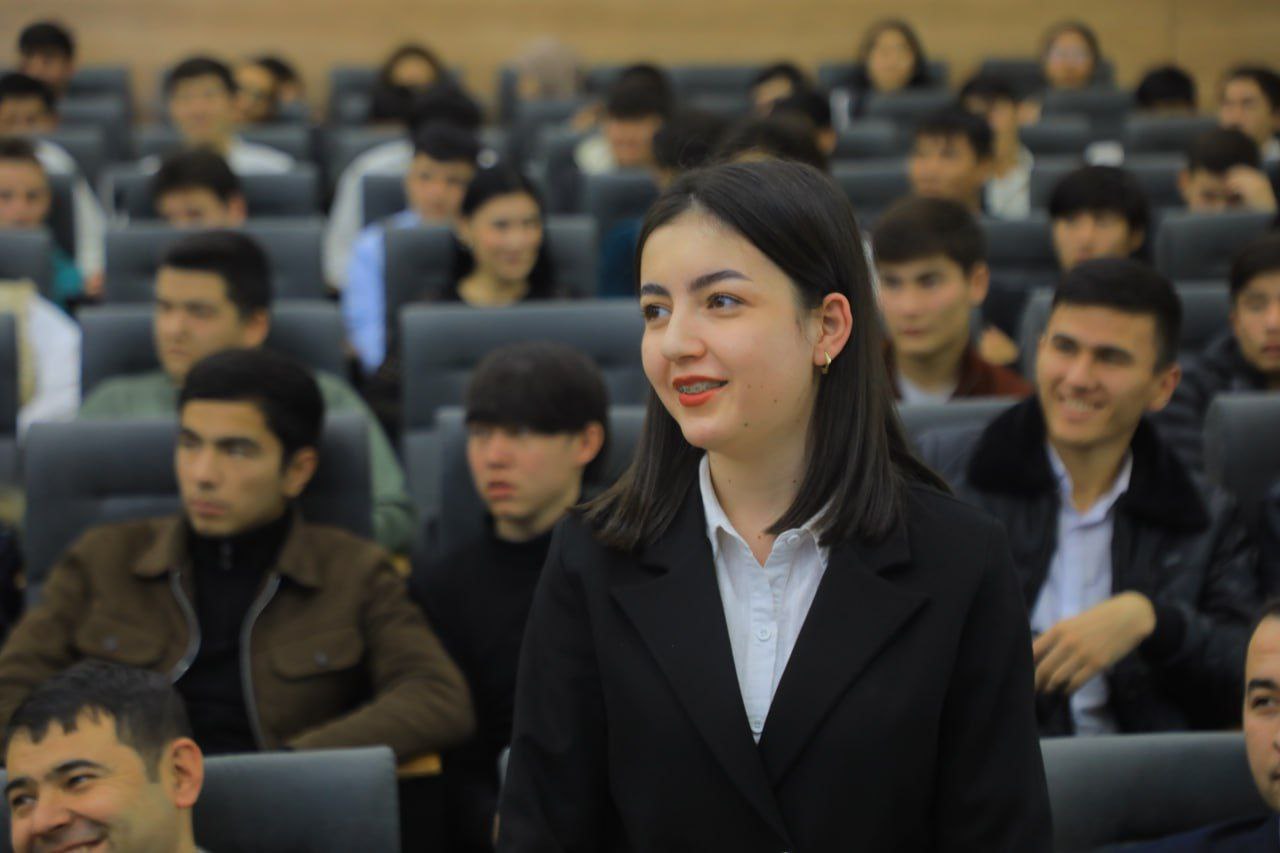 Rahbar va yoshlar uchrashuvi